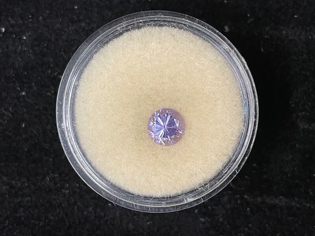 Edelsteen - lilac gekleurde edelsteen - afbeelding 1 van  4