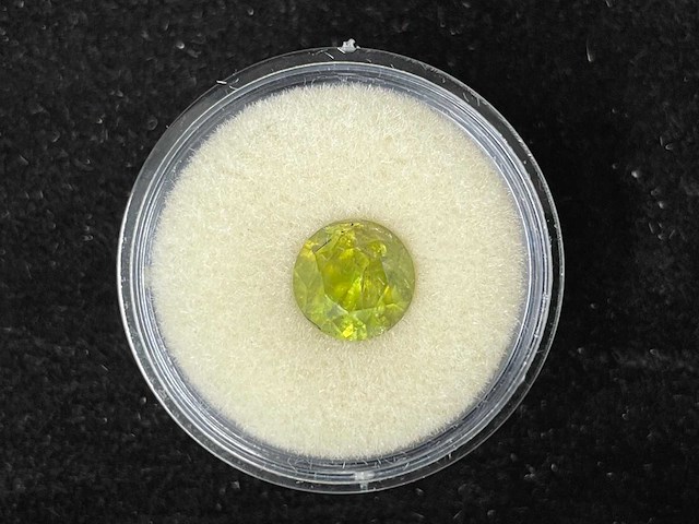 Edelsteen - lime groene edelsteen - afbeelding 1 van  2