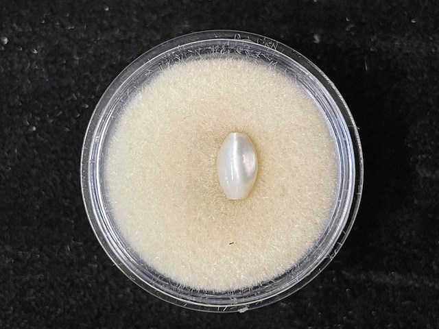Edelsteen - witte edelsteen - afbeelding 1 van  2
