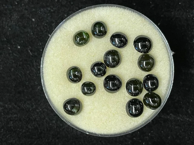 Edelsteen - zwart-groene edelsteen - afbeelding 1 van  4