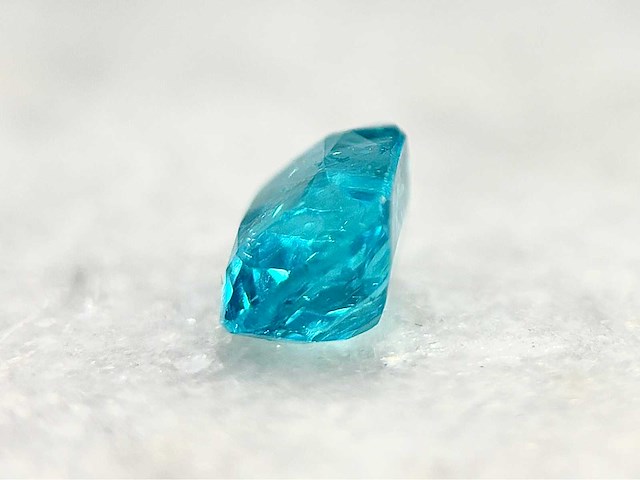 Edelsteen 1.26 carat natuurlijke apatiet - afbeelding 2 van  4