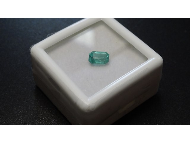 Edelsteen | natural emerald 0.64ct - afbeelding 4 van  5