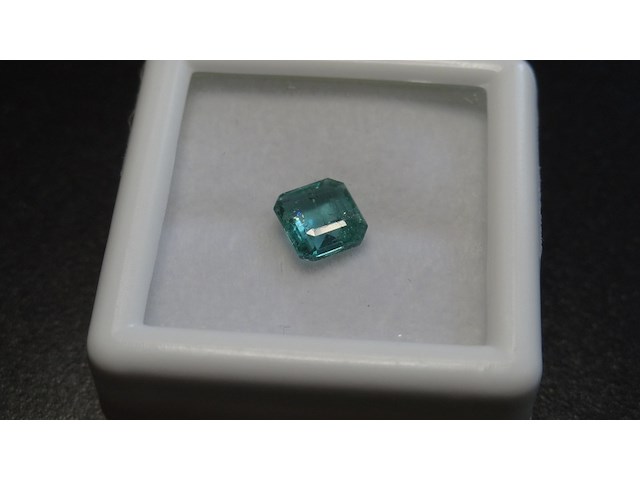 Edelsteen | natural emerald 0.85ct - afbeelding 2 van  5