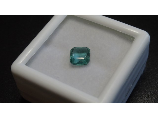 Edelsteen | natural emerald 0.85ct - afbeelding 3 van  5