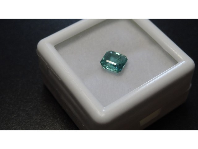 Edelsteen | natural emerald 0.85ct - afbeelding 4 van  5