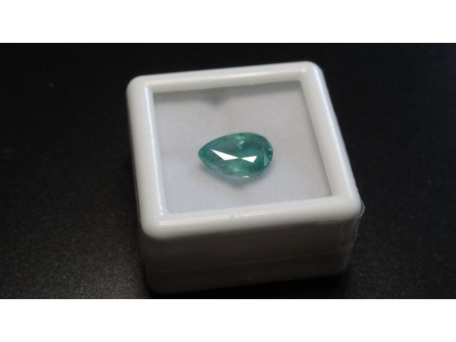 Edelsteen | natural emerald 2.47ct - afbeelding 2 van  5