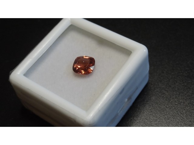 Edelsteen | natural spinel 1.04ct - afbeelding 3 van  5