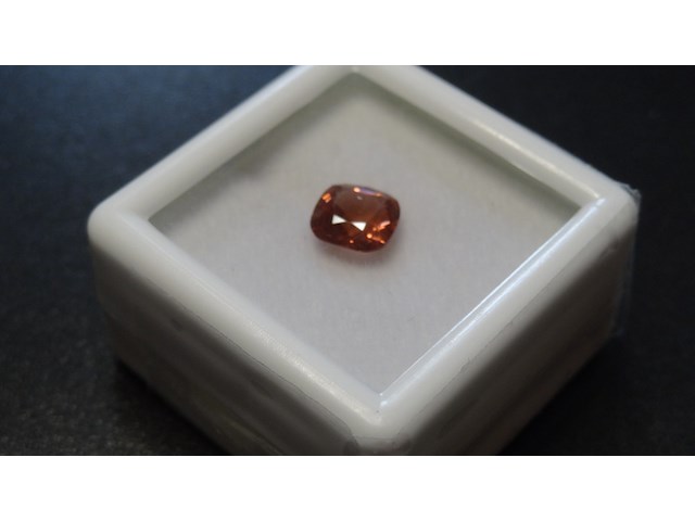 Edelsteen | natural spinel 1.04ct - afbeelding 4 van  5