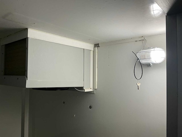 Eduard 4 aanhangwagen met keyfrost koelvries opbouw - afbeelding 3 van  18