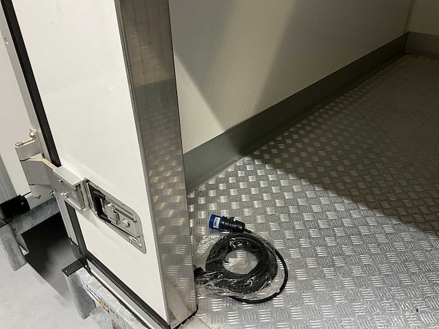 Eduard 4 aanhangwagen met keyfrost koelvries opbouw - afbeelding 17 van  18