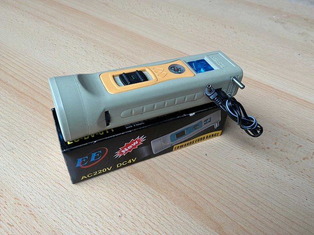 Ee ac220 dc4v oplaadbare zaklamp (1000x) - afbeelding 3 van  6