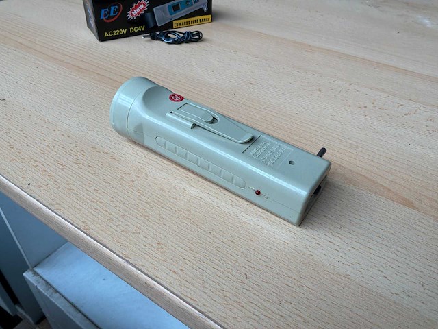 Ee ac220 dc4v oplaadbare zaklamp (1000x) - afbeelding 5 van  6