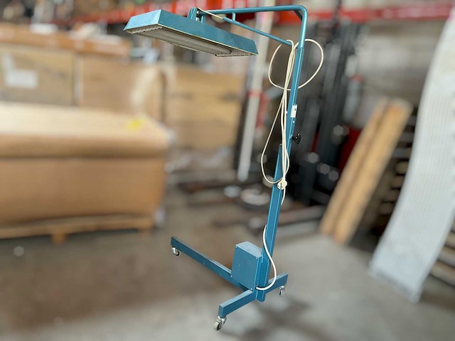 Een industriële lamp - afbeelding 2 van  5