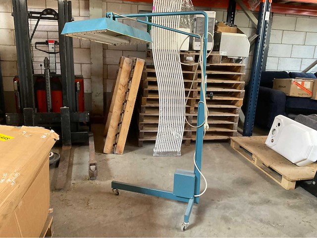 Een industriële lamp - afbeelding 3 van  3