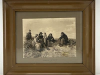 Een klassieke ingelijste reproductie/fotogravure naar het beroemde schilderij van jozef israã«ls, met de titel "de eerste pijp / his first pipe - afbeelding 4 van  9
