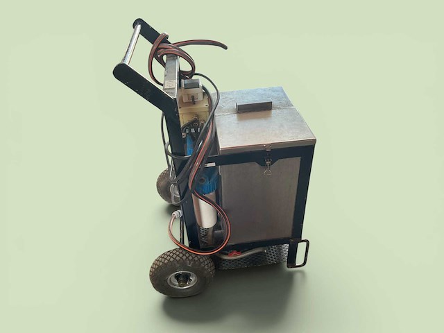 Een mobiele industriële reinigingsunit - afbeelding 1 van  9