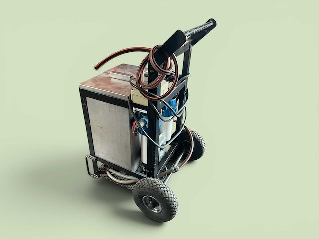 Een mobiele industriële reinigingsunit - afbeelding 2 van  9
