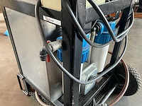Een mobiele industriële reinigingsunit - afbeelding 3 van  9