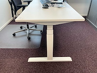 Een opstelbaar bureau - afbeelding 2 van  4