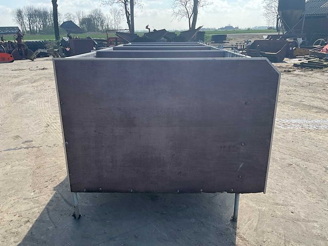 Eenlingbox voor 4 kalveren - afbeelding 8 van  13