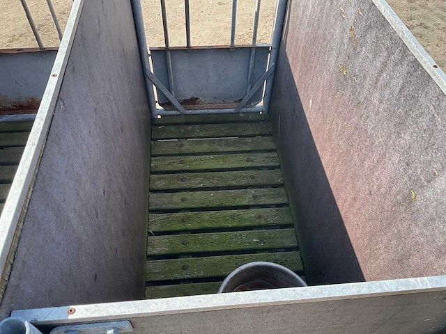Eenlingbox voor 6 kalveren - afbeelding 1 van  3