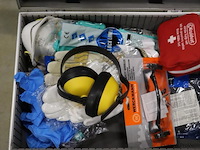 Eerstehulp- en persoonlijke beschermingsmiddelen set in koffer - afbeelding 1 van  5