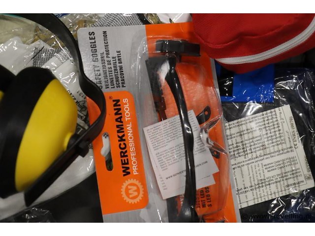 Eerstehulp- en persoonlijke beschermingsmiddelen set in koffer - afbeelding 5 van  5