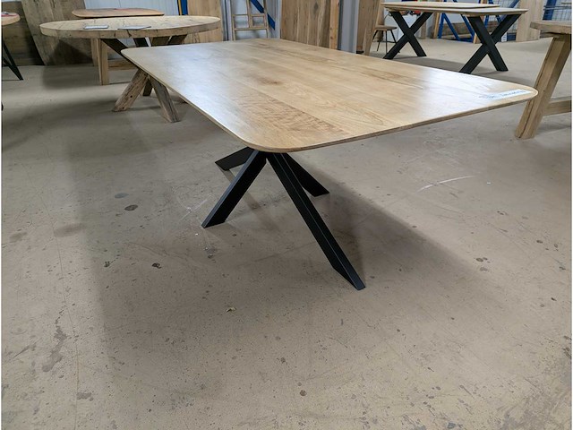 Eetafel acacia. 200 x 100 x 76cm. metalen spinpoot - afbeelding 1 van  3