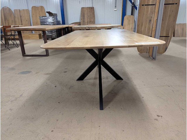Eetafel acacia. 200 x 100 x 76cm. metalen spinpoot - afbeelding 2 van  3