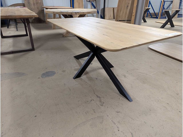 Eetafel eiken ronde hoeken. 180 x 90 x 76cm. metalen spinpoot - afbeelding 1 van  3