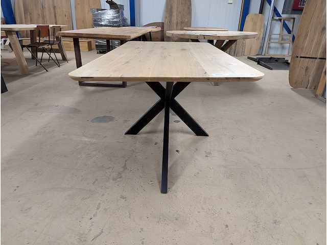 Eetafel eiken ronde hoeken. 180 x 90 x 76cm. metalen spinpoot - afbeelding 2 van  3