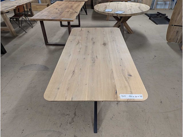 Eetafel eiken ronde hoeken. 180 x 90 x 76cm. metalen spinpoot - afbeelding 3 van  3