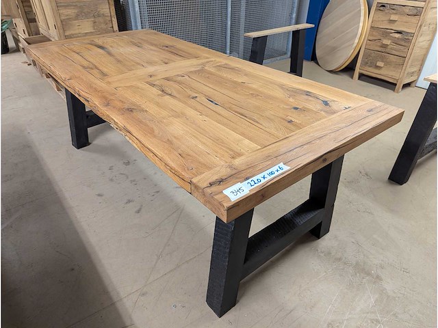 Eetafel rustiek eiken. 220 x 100 x 78cm. metalen a onderstel. - afbeelding 2 van  3