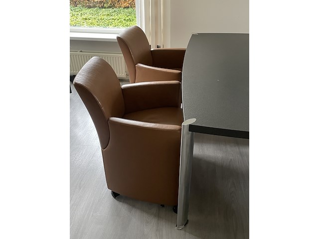 Eetkamer tafel met 4x stoel, o.a. leolux - afbeelding 3 van  8