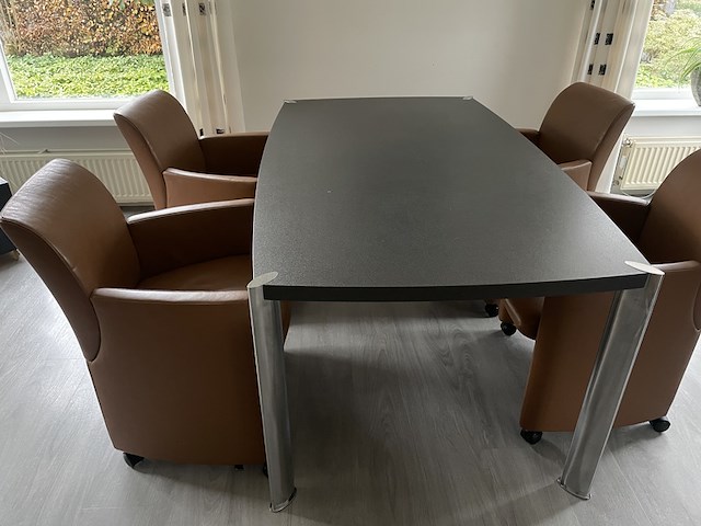 Eetkamer tafel met 4x stoel, o.a. leolux - afbeelding 4 van  8