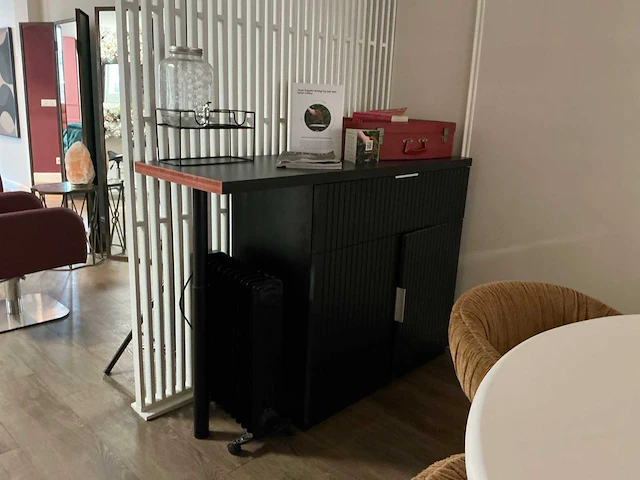 Eetkamerset ø150cm met o form 5 stoelen. - afbeelding 4 van  8