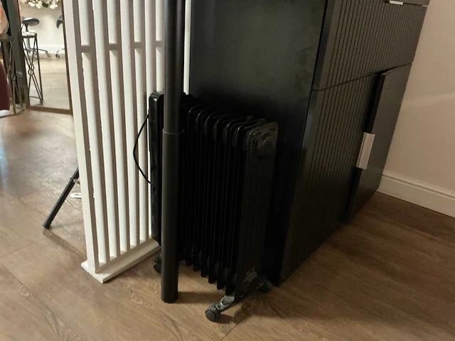 Eetkamerset ø150cm met o form 5 stoelen. - afbeelding 6 van  8