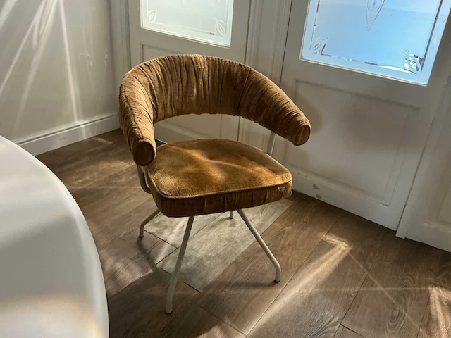 Eetkamerset ø150cm met o form 5 stoelen. - afbeelding 7 van  8