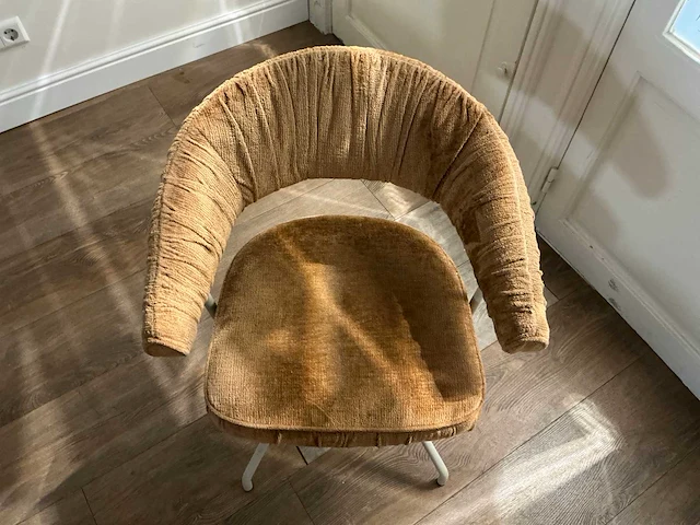 Eetkamerset ø150cm met o form 5 stoelen. - afbeelding 8 van  8