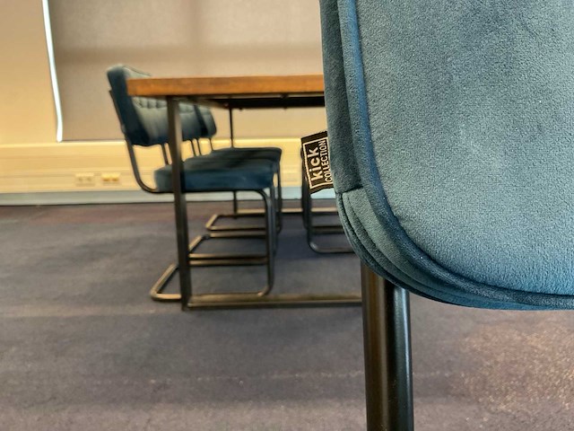 Eetkamertafel 200x90x77 cm en zes eetkamerstoelen - afbeelding 6 van  6