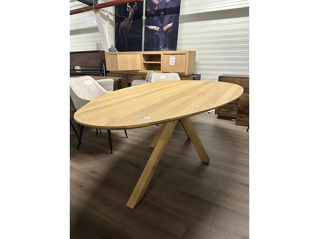 Eetkamertafel druppel 210cm, eiken, gelakt - afbeelding 1 van  5