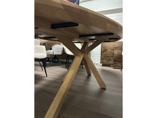 Eetkamertafel druppel 210cm, eiken, gelakt - afbeelding 4 van  5