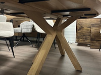 Eetkamertafel druppel 210cm, eiken, gelakt - afbeelding 4 van  5