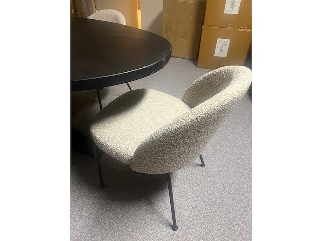 Eetkamertafel eiken beige ovaal 200 x 110 x 78 cm, plus 6 x stoel bouclé - afbeelding 5 van  5