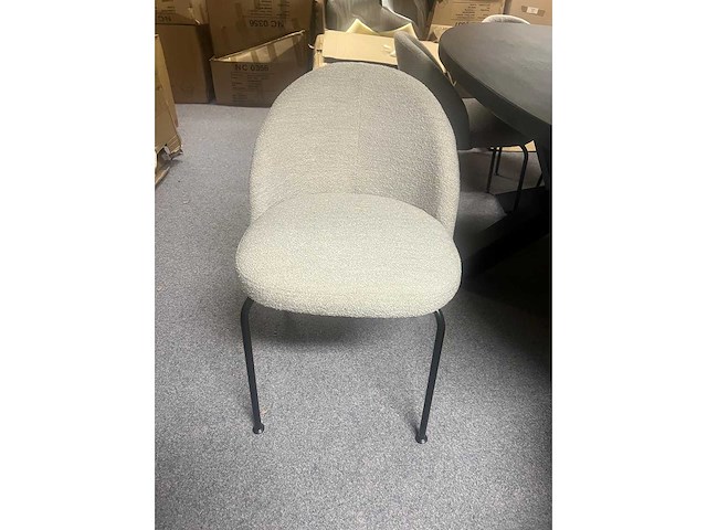 Eetkamertafel eiken beige ovaal 200 x 110 x 78 cm, plus 6 x stoel bouclé - afbeelding 4 van  5