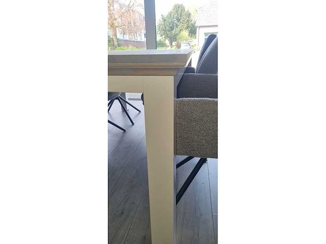 Eetkamertafel ?eiken recht witte poten 200x100x78cm let op geen stoelen - afbeelding 2 van  3