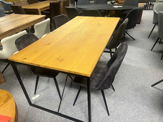 Eetkamertafel, eiken tafel 200 x 100 x 78 cm staal onderstel plus 4 x draaibare stoel velvet grijs - afbeelding 2 van  4