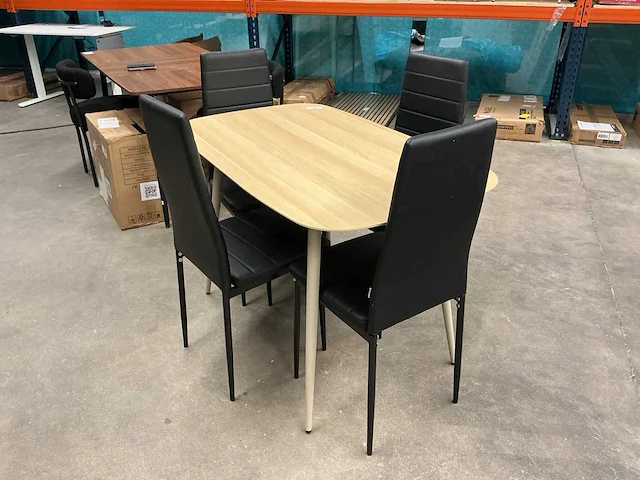 Eetkamertafel met 4 stoelen - afbeelding 1 van  4