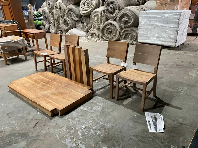 Eetkamertafel met 4 stoelen - afbeelding 1 van  8