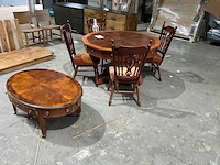 Eetkamertafel met 4 stoelen